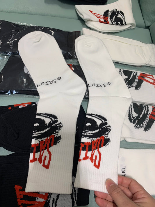4 Pairs of Sports Fashion Cotton Socks for Teenagers Basketball Socks Breathable Dry and Comfortable Mid-Tube Socks