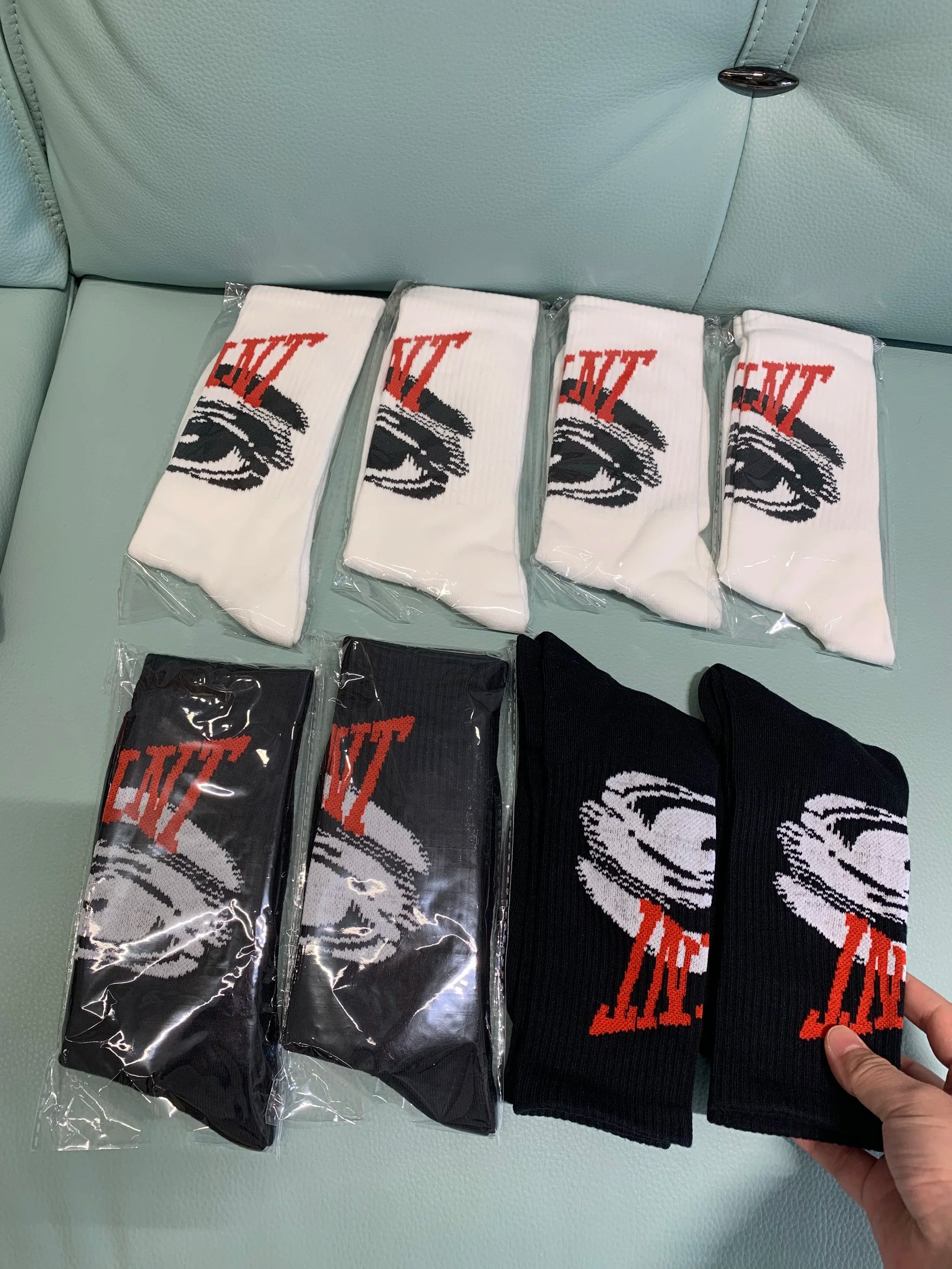 4 Pairs of Sports Fashion Cotton Socks for Teenagers Basketball Socks Breathable Dry and Comfortable Mid-Tube Socks